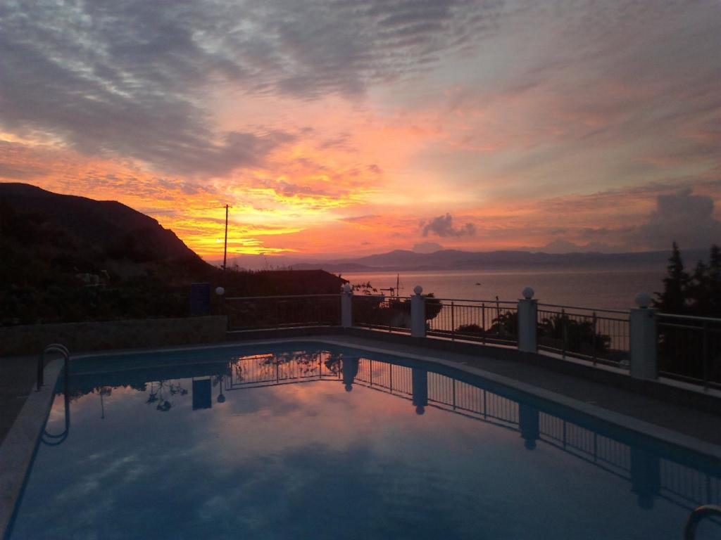Sky Beach Hotel Agia Galini  Bagian luar foto