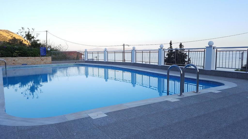 Sky Beach Hotel Agia Galini  Bagian luar foto