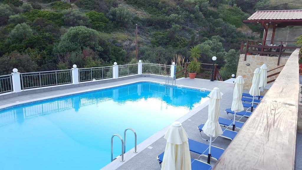 Sky Beach Hotel Agia Galini  Bagian luar foto